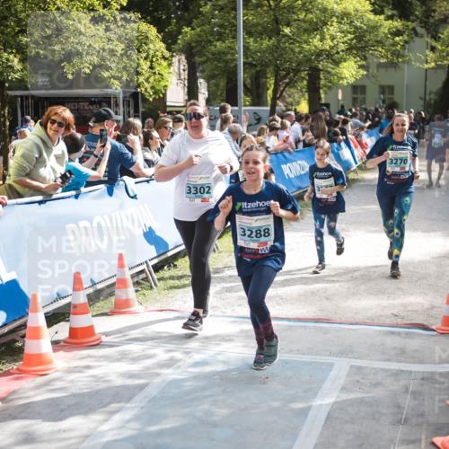 09.05.2026 - Störlauf H.Heesch http://msf.ph/oto/9679377 09.05.2026 16:36:30 Ziel 3302, 3288, 3270 meine-sportfotos.de