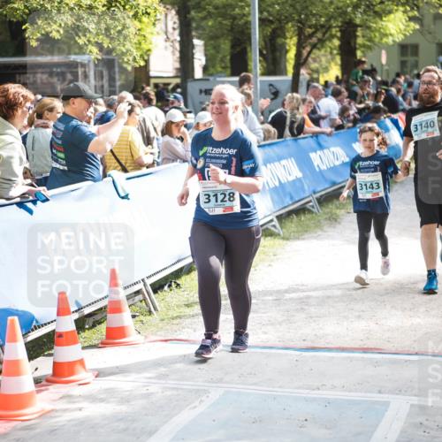 09.05.2026 - Störlauf H.Heesch http://msf.ph/oto/9679516 09.05.2026 16:39:50 Ziel 3128, 3143, 3140 meine-sportfotos.de