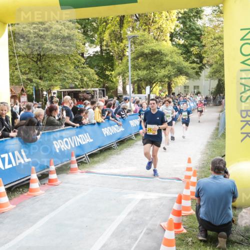 09.05.2026 - Störlauf H.Heesch http://msf.ph/oto/9680069 09.05.2026 17:29:50 Ziel 25, 060, 88 meine-sportfotos.de