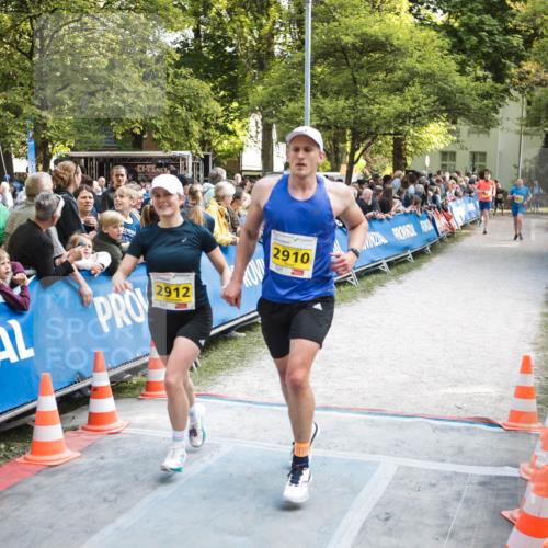09.05.2026 - Störlauf H.Heesch http://msf.ph/oto/9680490 09.05.2026 17:16:16 Ziel 2912, 2910 meine-sportfotos.de