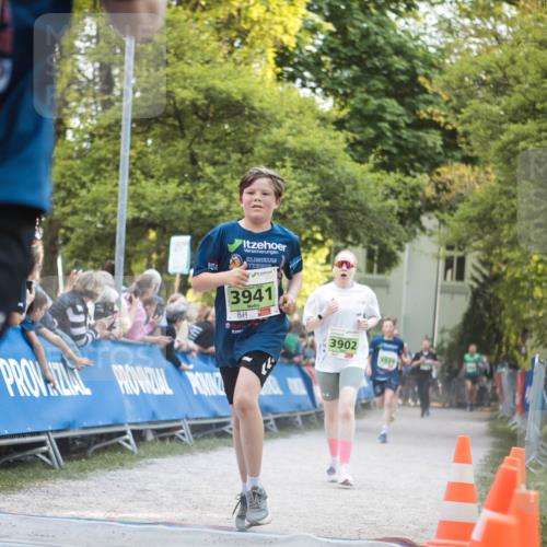 09.05.2026 - Störlauf H.Heesch http://msf.ph/oto/9681462 09.05.2026 17:28:26 Ziel 2572, 3941, 3902 meine-sportfotos.de