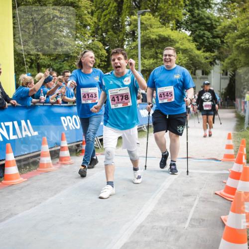 09.05.2026 - Störlauf H.Heesch http://msf.ph/oto/9683113 09.05.2026 18:22:20 Ziel 4143, 4178, 4145 meine-sportfotos.de