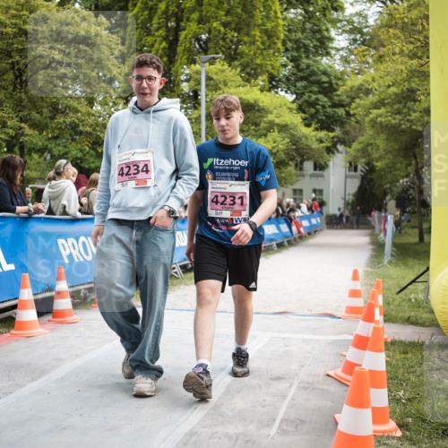09.05.2026 - Störlauf H.Heesch http://msf.ph/oto/9683148 09.05.2026 18:23:41 Ziel 4234, 4231 meine-sportfotos.de