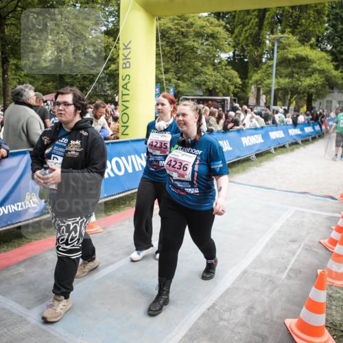 09.05.2026 - Störlauf H.Heesch http://msf.ph/oto/9683185 09.05.2026 18:24:54 Ziel 4235, 4236, 0 meine-sportfotos.de