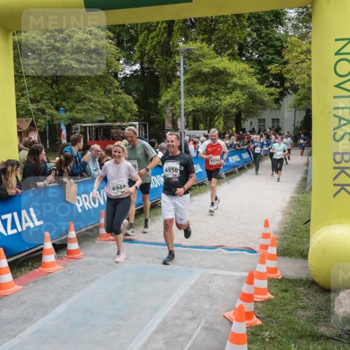 09.05.2026 - Störlauf H.Heesch http://msf.ph/oto/9683915 09.05.2026 18:57:53 Ziel 4949, 4950 meine-sportfotos.de