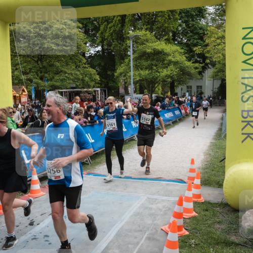 09.05.2026 - Störlauf H.Heesch http://msf.ph/oto/9684191 09.05.2026 19:11:29 Ziel 256, 5161, 5162 meine-sportfotos.de