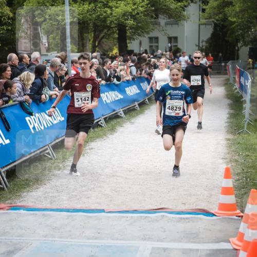 09.05.2026 - Störlauf H.Heesch http://msf.ph/oto/9684411 09.05.2026 18:50:05 Ziel 10, 5142, 4829, 4794 meine-sportfotos.de