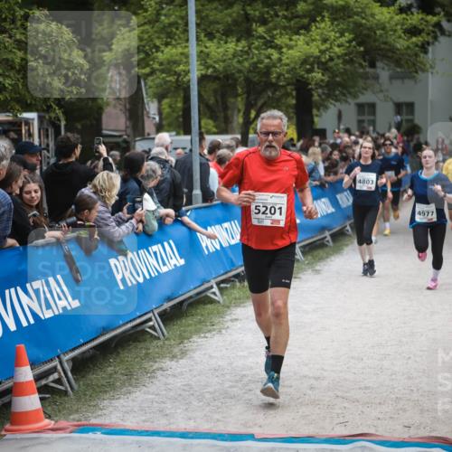 09.05.2026 - Störlauf H.Heesch http://msf.ph/oto/9684794 09.05.2026 18:55:09 Ziel 10, 5201, 4803, 4977 meine-sportfotos.de
