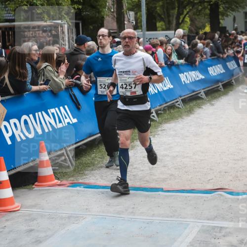 09.05.2026 - Störlauf H.Heesch http://msf.ph/oto/9685236 09.05.2026 19:00:35 Ziel 10, 52, 4257, 4514, 4338 meine-sportfotos.de