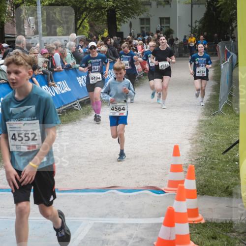 09.05.2026 - Störlauf H.Heesch http://msf.ph/oto/9685251 09.05.2026 19:00:46 Ziel 4552, 40, 4948, 4494, 4832, 4564 meine-sportfotos.de