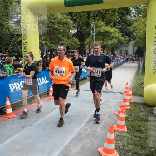 09.05.2026 - Störlauf H.Heesch http://msf.ph/oto/9685336 09.05.2026 19:02:01 Ziel 4303, 738, 49, 04 meine-sportfotos.de