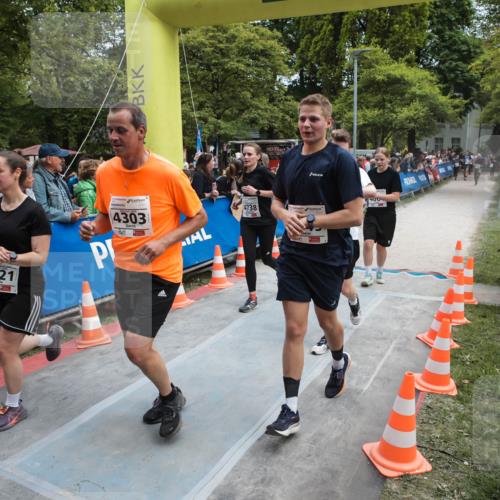 09.05.2026 - Störlauf H.Heesch http://msf.ph/oto/9685338 09.05.2026 19:02:02 Ziel 321, 4303, 4738, 100, 05 meine-sportfotos.de