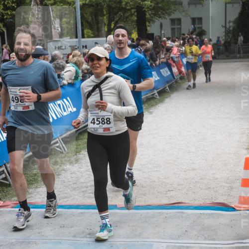 09.05.2026 - Störlauf H.Heesch http://msf.ph/oto/9685459 09.05.2026 19:03:33 Ziel 0483, 49, 2026, 4588, 4690, 4732 meine-sportfotos.de
