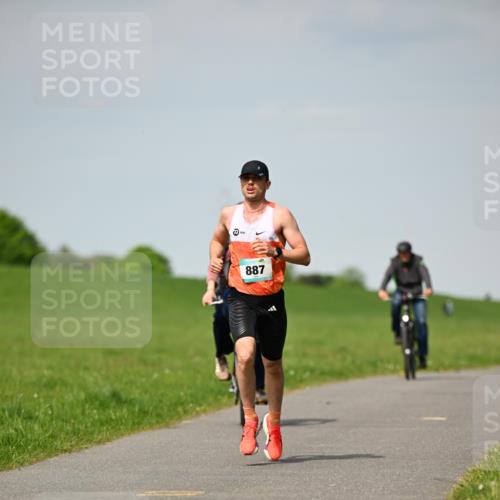 10.05.2026 - 8. Wedeler Halbmarathon Dr. Thomas Lammeyer http://msf.ph/oto/9690805 10.05.2026 11:08:01 Laufen 887 meine-sportfotos.de