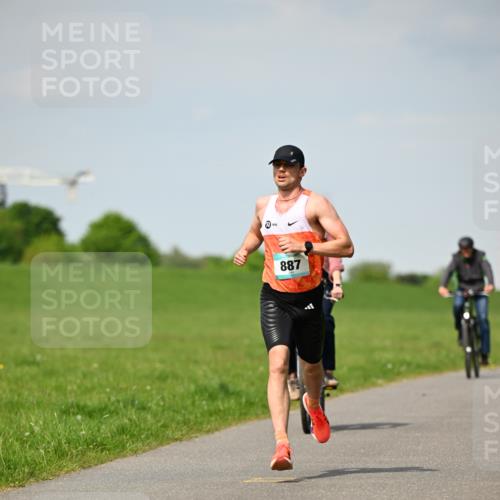 10.05.2026 - 8. Wedeler Halbmarathon Dr. Thomas Lammeyer http://msf.ph/oto/9690816 10.05.2026 11:08:02 Laufen 887 meine-sportfotos.de