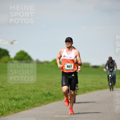 10.05.2026 - 8. Wedeler Halbmarathon Dr. Thomas Lammeyer http://msf.ph/oto/9690818 10.05.2026 11:08:02 Laufen 887 meine-sportfotos.de