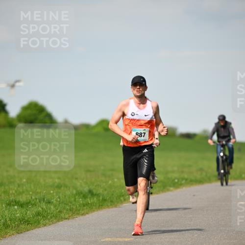 10.05.2026 - 8. Wedeler Halbmarathon Dr. Thomas Lammeyer http://msf.ph/oto/9690821 10.05.2026 11:08:02 Laufen 887 meine-sportfotos.de