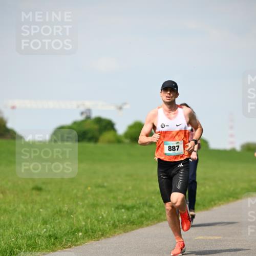 10.05.2026 - 8. Wedeler Halbmarathon Dr. Thomas Lammeyer http://msf.ph/oto/9690834 10.05.2026 11:08:03 Laufen 887 meine-sportfotos.de