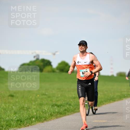 10.05.2026 - 8. Wedeler Halbmarathon Dr. Thomas Lammeyer http://msf.ph/oto/9690836 10.05.2026 11:08:03 Laufen 837 meine-sportfotos.de