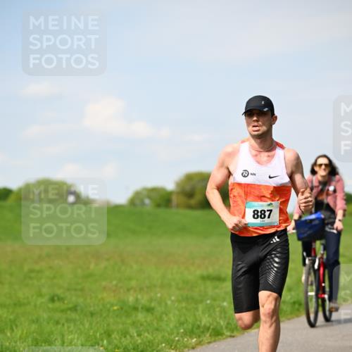 10.05.2026 - 8. Wedeler Halbmarathon Dr. Thomas Lammeyer http://msf.ph/oto/9690866 10.05.2026 11:08:05 Laufen 887 meine-sportfotos.de