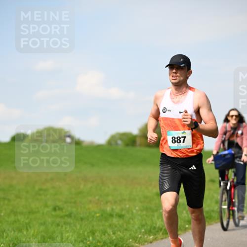 10.05.2026 - 8. Wedeler Halbmarathon Dr. Thomas Lammeyer http://msf.ph/oto/9690868 10.05.2026 11:08:05 Laufen 887 meine-sportfotos.de