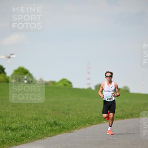 10.05.2026 - 8. Wedeler Halbmarathon Dr. Thomas Lammeyer http://msf.ph/oto/9690877 10.05.2026 11:10:00 Laufen 2056 meine-sportfotos.de