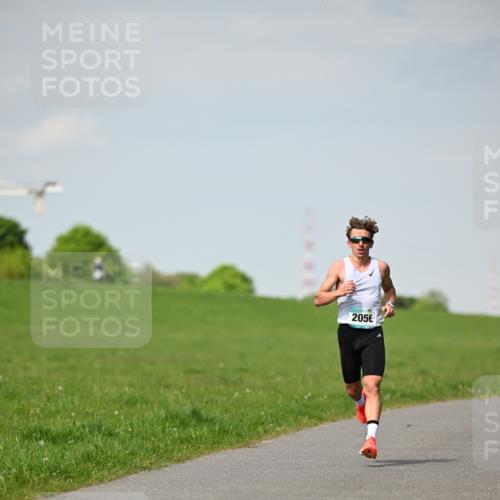 10.05.2026 - 8. Wedeler Halbmarathon Dr. Thomas Lammeyer http://msf.ph/oto/9690885 10.05.2026 11:10:00 Laufen 2056 meine-sportfotos.de