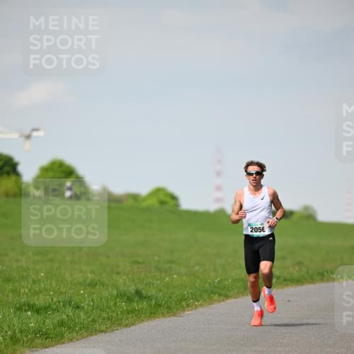 10.05.2026 - 8. Wedeler Halbmarathon Dr. Thomas Lammeyer http://msf.ph/oto/9690887 10.05.2026 11:10:00 Laufen 2056 meine-sportfotos.de