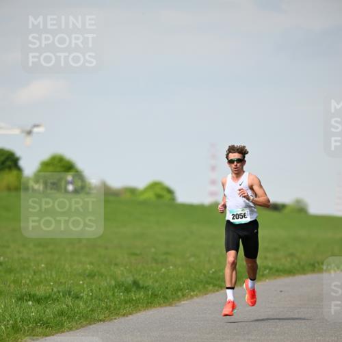 10.05.2026 - 8. Wedeler Halbmarathon Dr. Thomas Lammeyer http://msf.ph/oto/9690891 10.05.2026 11:10:00 Laufen 2056 meine-sportfotos.de
