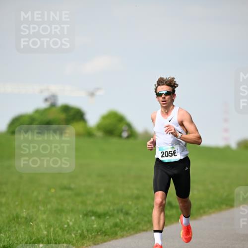 10.05.2026 - 8. Wedeler Halbmarathon Dr. Thomas Lammeyer http://msf.ph/oto/9690927 10.05.2026 11:10:02 Laufen 2056 meine-sportfotos.de