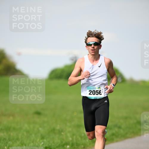 10.05.2026 - 8. Wedeler Halbmarathon Dr. Thomas Lammeyer http://msf.ph/oto/9690946 10.05.2026 11:10:04 Laufen 2056 meine-sportfotos.de