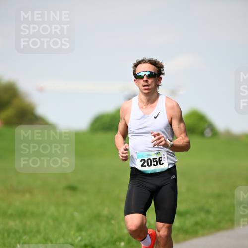 10.05.2026 - 8. Wedeler Halbmarathon Dr. Thomas Lammeyer http://msf.ph/oto/9690948 10.05.2026 11:10:04 Laufen 2056 meine-sportfotos.de