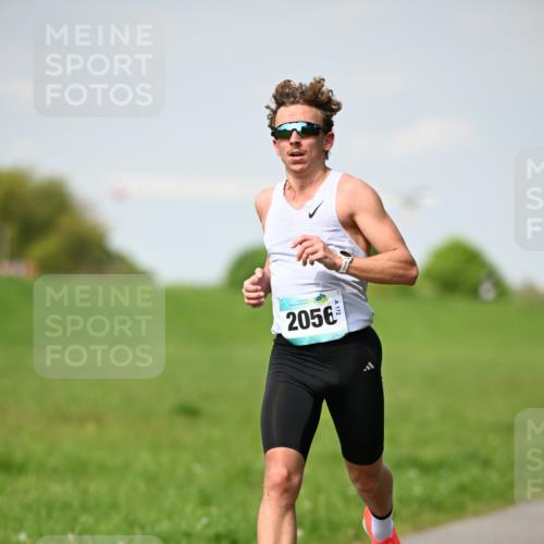10.05.2026 - 8. Wedeler Halbmarathon Dr. Thomas Lammeyer http://msf.ph/oto/9690950 10.05.2026 11:10:04 Laufen 2056 meine-sportfotos.de