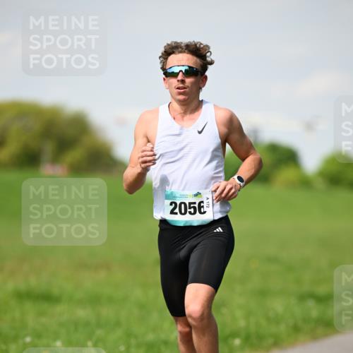 10.05.2026 - 8. Wedeler Halbmarathon Dr. Thomas Lammeyer http://msf.ph/oto/9690955 10.05.2026 11:10:04 Laufen 2056 meine-sportfotos.de