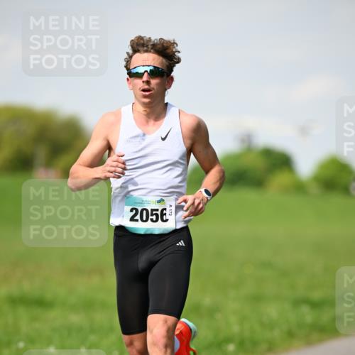 10.05.2026 - 8. Wedeler Halbmarathon Dr. Thomas Lammeyer http://msf.ph/oto/9690957 10.05.2026 11:10:04 Laufen 2056 meine-sportfotos.de