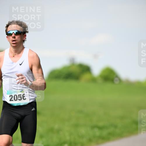 10.05.2026 - 8. Wedeler Halbmarathon Dr. Thomas Lammeyer http://msf.ph/oto/9690959 10.05.2026 11:10:04 Laufen 2056 meine-sportfotos.de