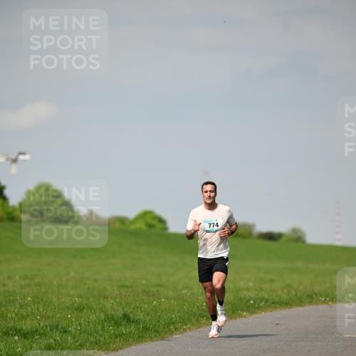 10.05.2026 - 8. Wedeler Halbmarathon Dr. Thomas Lammeyer http://msf.ph/oto/9690963 10.05.2026 11:11:17 Laufen 774 meine-sportfotos.de