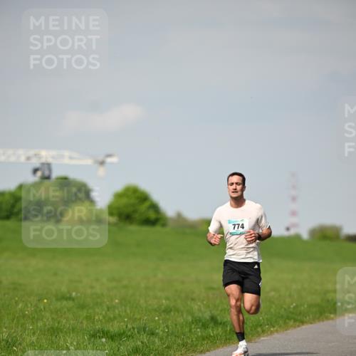 10.05.2026 - 8. Wedeler Halbmarathon Dr. Thomas Lammeyer http://msf.ph/oto/9690987 10.05.2026 11:11:18 Laufen 774 meine-sportfotos.de