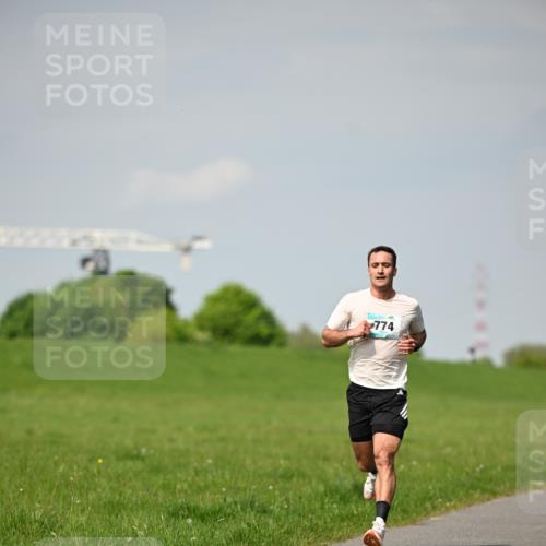 10.05.2026 - 8. Wedeler Halbmarathon Dr. Thomas Lammeyer http://msf.ph/oto/9690992 10.05.2026 11:11:18 Laufen 774 meine-sportfotos.de