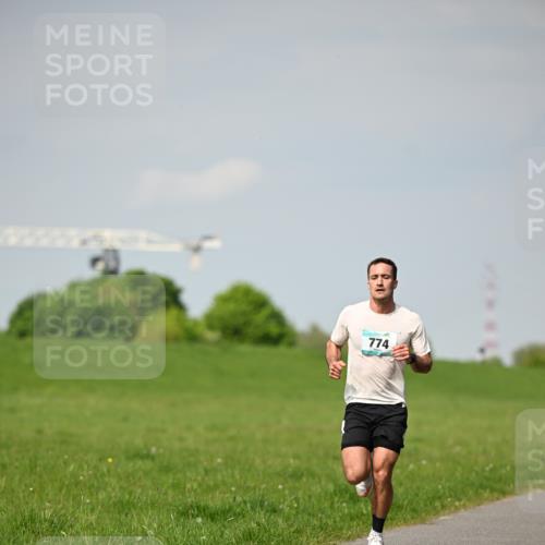 10.05.2026 - 8. Wedeler Halbmarathon Dr. Thomas Lammeyer http://msf.ph/oto/9690994 10.05.2026 11:11:18 Laufen 774 meine-sportfotos.de