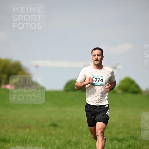 10.05.2026 - 8. Wedeler Halbmarathon Dr. Thomas Lammeyer http://msf.ph/oto/9691027 10.05.2026 11:11:20 Laufen 774 meine-sportfotos.de
