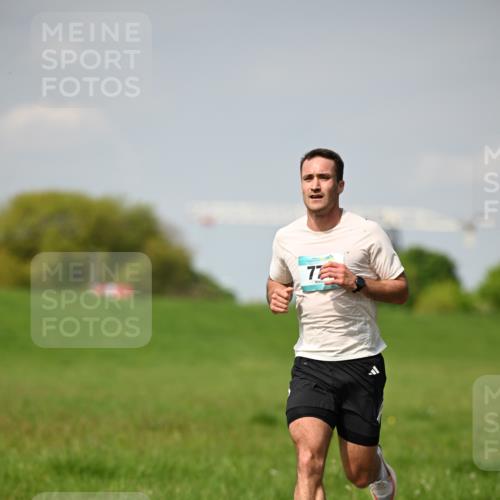 10.05.2026 - 8. Wedeler Halbmarathon Dr. Thomas Lammeyer http://msf.ph/oto/9691033 10.05.2026 11:11:21 Laufen  meine-sportfotos.de