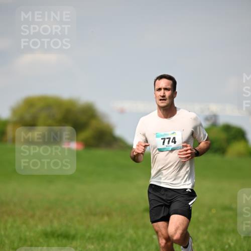10.05.2026 - 8. Wedeler Halbmarathon Dr. Thomas Lammeyer http://msf.ph/oto/9691036 10.05.2026 11:11:21 Laufen 774 meine-sportfotos.de