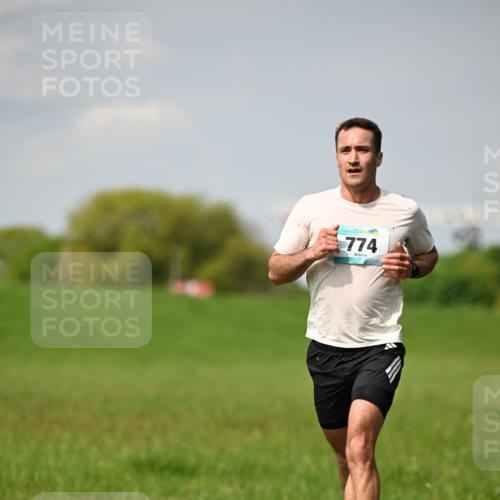 10.05.2026 - 8. Wedeler Halbmarathon Dr. Thomas Lammeyer http://msf.ph/oto/9691039 10.05.2026 11:11:21 Laufen 774 meine-sportfotos.de