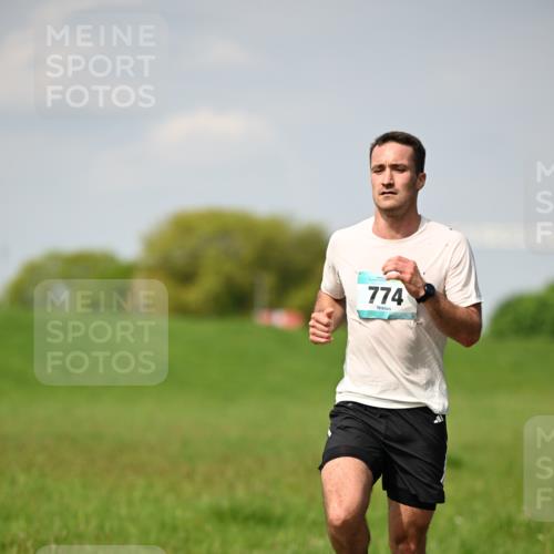 10.05.2026 - 8. Wedeler Halbmarathon Dr. Thomas Lammeyer http://msf.ph/oto/9691043 10.05.2026 11:11:21 Laufen 774 meine-sportfotos.de