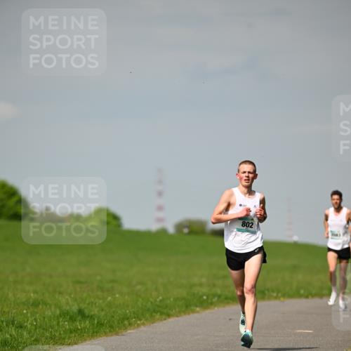 10.05.2026 - 8. Wedeler Halbmarathon Dr. Thomas Lammeyer http://msf.ph/oto/9691057 10.05.2026 11:11:47 Laufen 802 meine-sportfotos.de