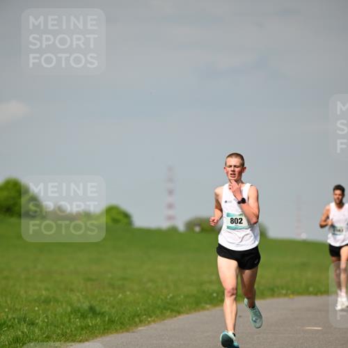 10.05.2026 - 8. Wedeler Halbmarathon Dr. Thomas Lammeyer http://msf.ph/oto/9691064 10.05.2026 11:11:47 Laufen 802 meine-sportfotos.de