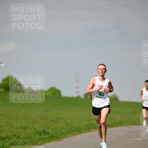 10.05.2026 - 8. Wedeler Halbmarathon Dr. Thomas Lammeyer http://msf.ph/oto/9691068 10.05.2026 11:11:48 Laufen 802 meine-sportfotos.de