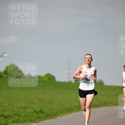 10.05.2026 - 8. Wedeler Halbmarathon Dr. Thomas Lammeyer http://msf.ph/oto/9691071 10.05.2026 11:11:48 Laufen 802 meine-sportfotos.de