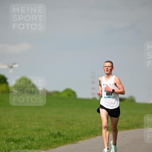 10.05.2026 - 8. Wedeler Halbmarathon Dr. Thomas Lammeyer http://msf.ph/oto/9691075 10.05.2026 11:11:48 Laufen 802 meine-sportfotos.de